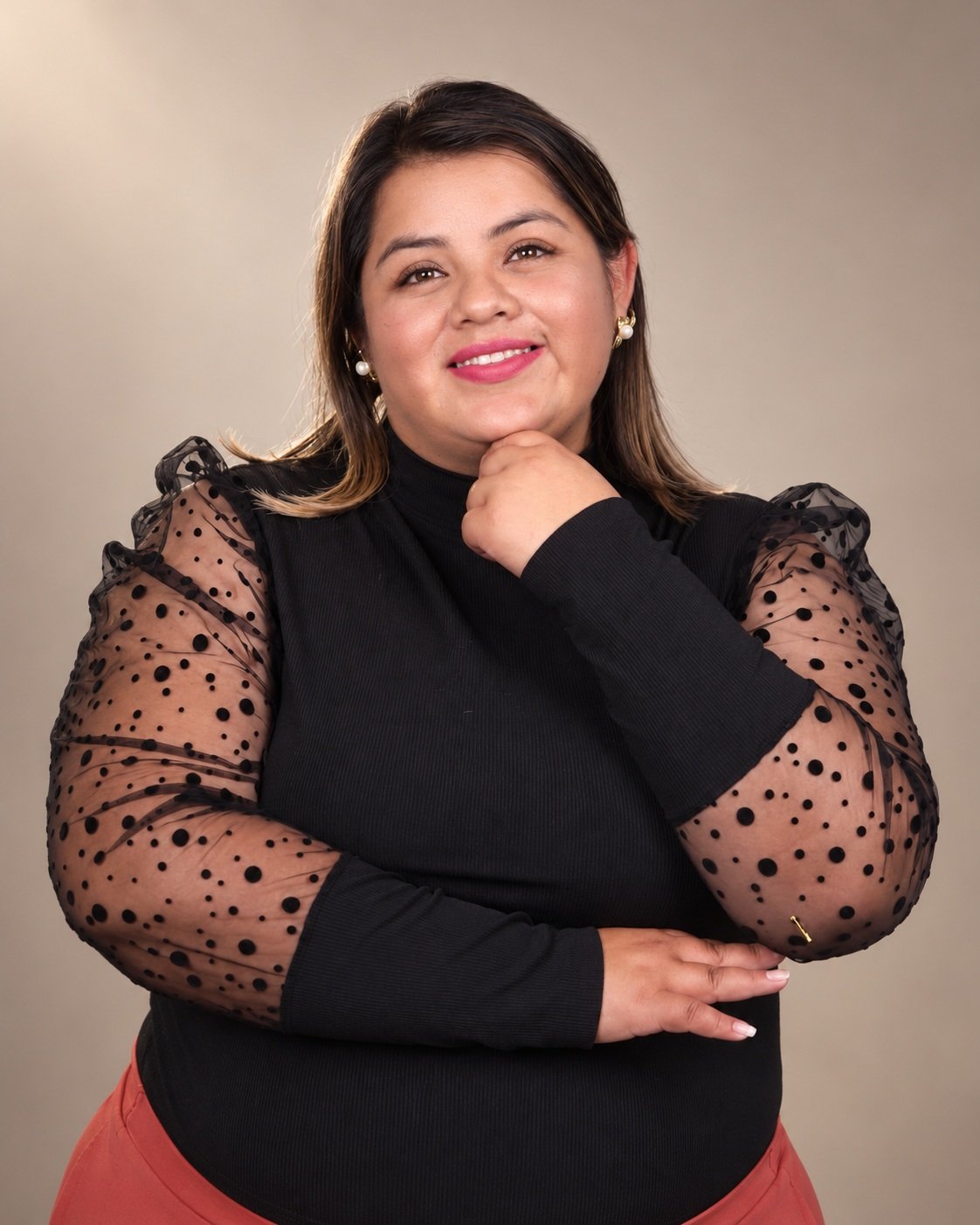 Priscila Noriega, fundadora de Diseña tu Historia, retrato con iluminación profesional